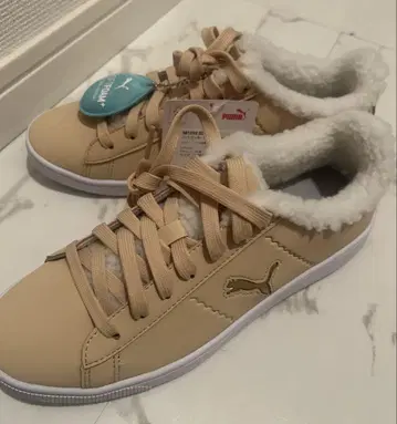 PUMA 베이지 퍼 포함 스니커즈 여성용 24cm 새상품 겨울