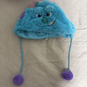 몬스터 얼굴의 파란색 모자