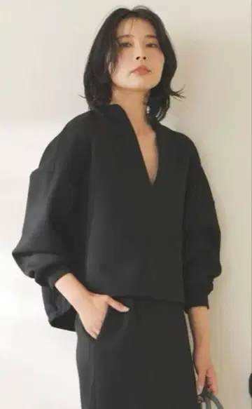 UNFILO 뷰티 폼 저지 키넥 풀오버