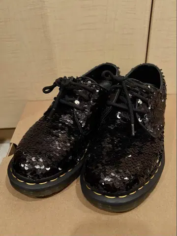 닥터마틴 스팽글 Dr. Martens 로퍼