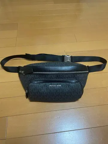 MICHAEL KORS 블랙 힙색