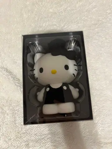 LOWRYS FARM HELLO KITTY 퀼팅 피규어 블랙