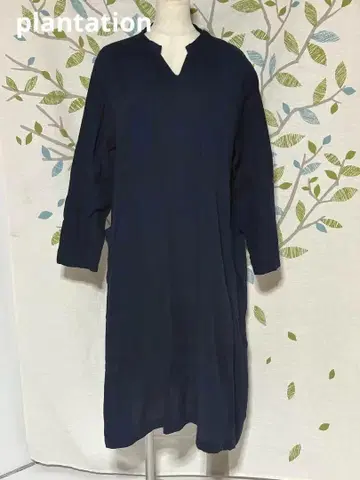 플랜테이션 네이비와 블랙 원피스 루즈핏