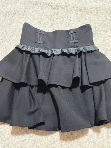 pium 블랙 프릴 미니 스커트