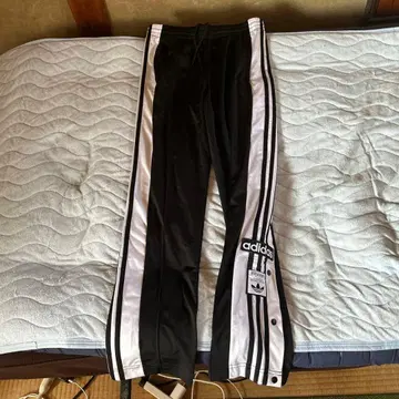 새상품급 adidas 아디블레이크 조거 팬츠 블랙/화이트 여성용 L