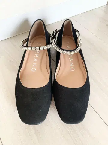 Carrano 컬러노 블랙 비쥬 플랫슈즈