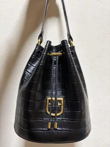 FURLA COSONA 악어 엠보싱 백 블랙