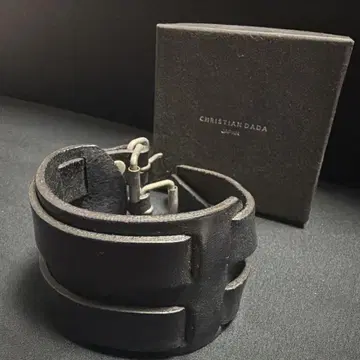 새상품급 CHRISTIAN DADA 블랙 가죽 뱅글