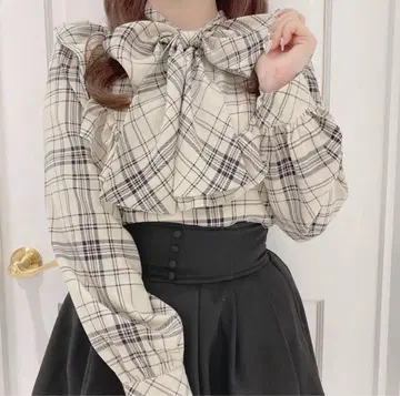 evelyn 패턴 프릴 블라우스 체크 베이지