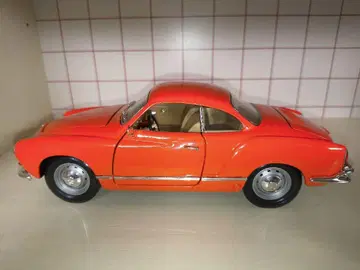 road legends Volkswagen Karmann Ghia1/18
