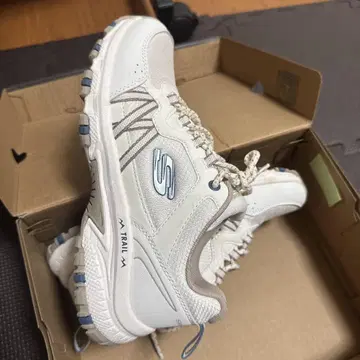 Skechers 트레일 화이트 스니커즈