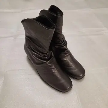 [뷰포트 고베] 메탈릭 그레이 가죽 부츠