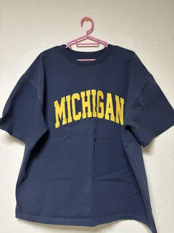 MICHIGAN 로고 네이비 티셔츠