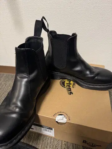 Dr. Martens 2976 MONO 첼시 부츠