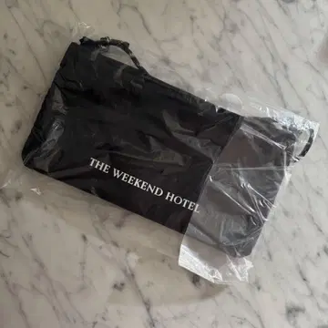 THE WEEKEND HOTEL**여권 미니백