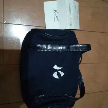네이비 자수 로고 토트백
