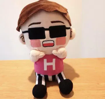 히카킨 봉제 인형 앉아있는