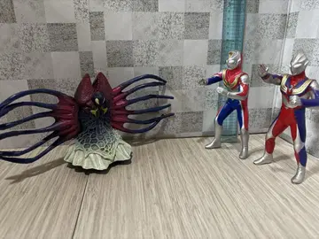 울트라맨 티가 & 울트라맨 다이나 리얼 파이팅 세트 (결품 있음)