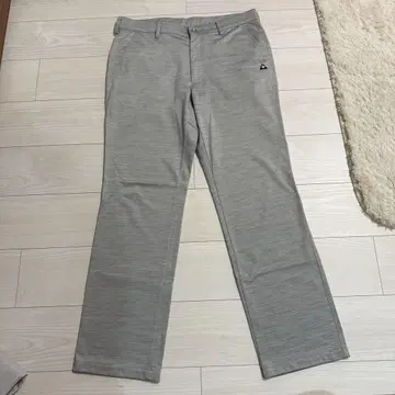 그레이 스트레이트 레그 팬츠 르꼬끄