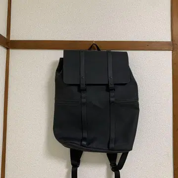 블랙 플랩식 백팩 Glatonluga