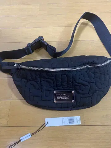 MARC JACOBS 블랙 바디백