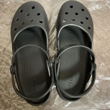 Crocs 블랙 클로그 샌들 W7