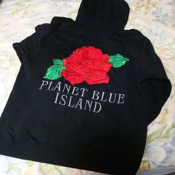 PLANET BLUE ISLAND 장미 자수 후드티