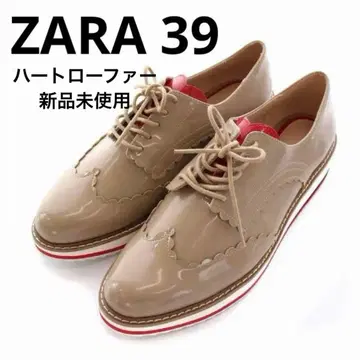 [레어 디자인] ZARA 에나멜 하트 로퍼 베이지 미사용 새상품