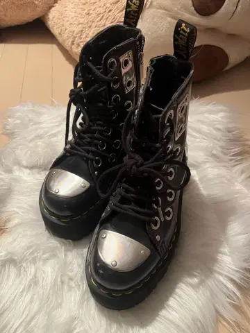 메탈릭 토우 하이컷 부츠 블랙