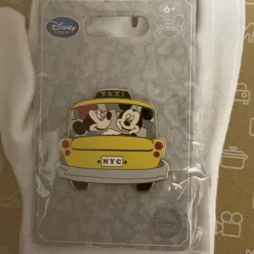 해외 디즈니 스토어 핀 배지