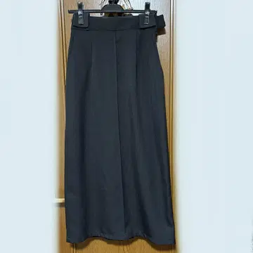 [ crewre ] 24SS 백 턱 내로우 스커트 사이즈 1