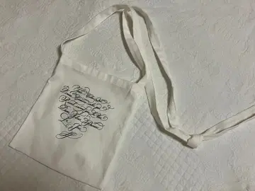 코튼 화이트 캘리그라피 프린트 백 사코슈