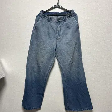 연한 파란색 데님 플레어 팬츠