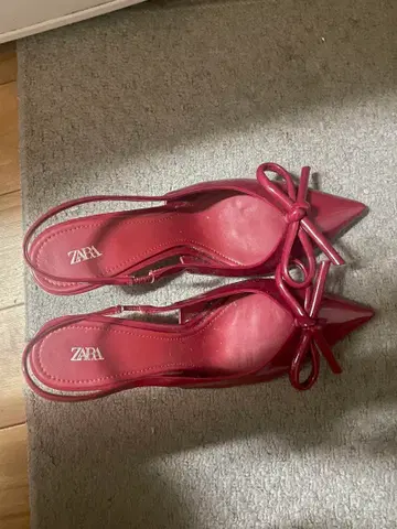 ZARA 빨간색 리본 포함 스틸레토 하이힐