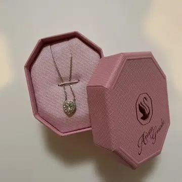 스와로브스키 & Ariana Grande 콜라보 하트형 목걸이