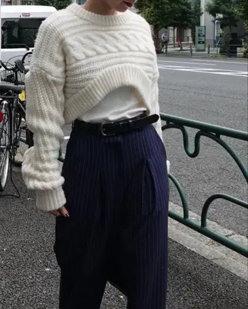 AKTE 숏 케이블 니트 풀오버 화이트