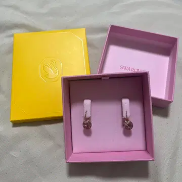 [ 새상품급 ] SWAROVSKI 핑크 후프 귀걸이