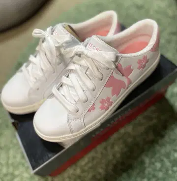 새상품 SKECHERS 여성용 스니커즈 화이트/핑크 23cm 벚꽃 패턴