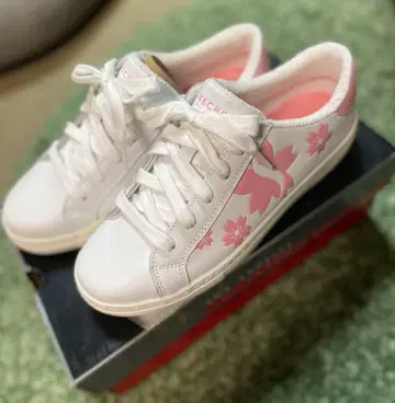 새상품 SKECHERS 여성용 스니커즈 화이트/핑크 23cm 벚꽃 패턴