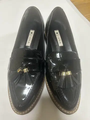 [ DIANA ] 다이애나 태슬 에나멜 로퍼 포인트 22.5
