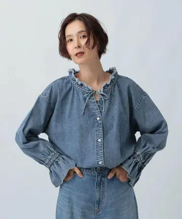 렙심 LEPSIM 데님 프릴 블라우스 케미컬 블루 새상품 택 있음