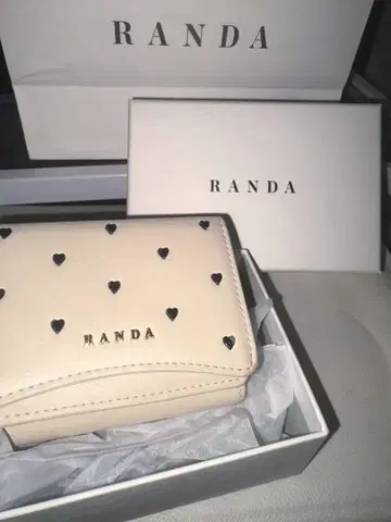 RANDA 하트형 스터드 3단 폴더형 지갑