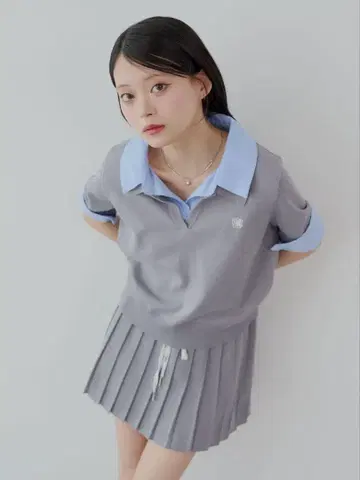 Chico [5부 소매] 자수 장식 카라 부착 폴로 니트