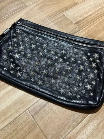 지미추 블랙 스타 스터드 클러치백