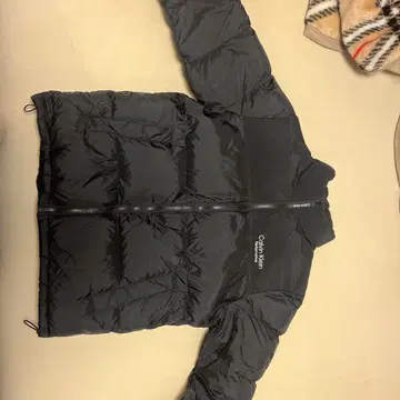 Calvin Klein 블랙 다운 자켓