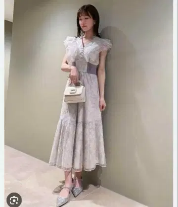 스나이델 라메 플리츠 레이스 드레스