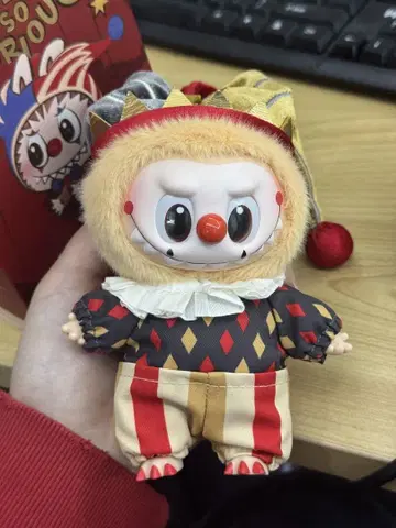 POPMART Why So Serious 봉제 인형 러브브 시크릿