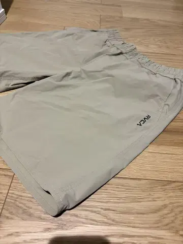 RVCA 하프 팬츠