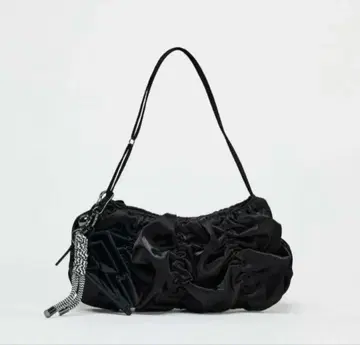 ZARA 멀티 참 개더 버킷백 핸드백