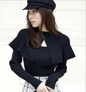 스나이델 데콜테 오픈 프릴 니트탑